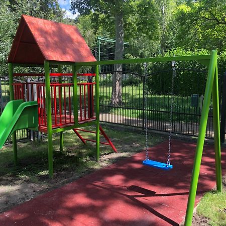 Csaladi Villa Balatonszárszó Zewnętrze zdjęcie